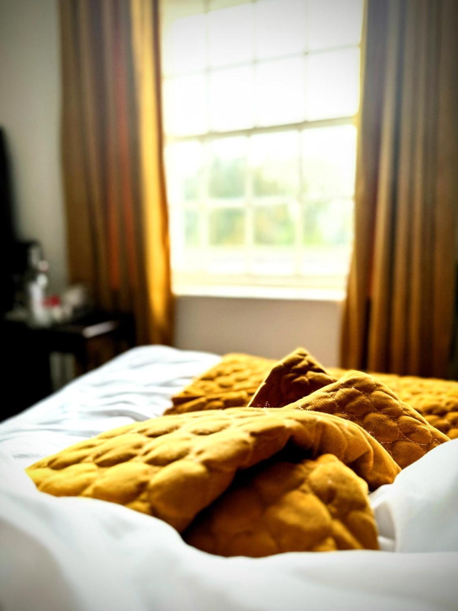 Clone Country House Aughrim Eksteriør bilde A bed with a duvet