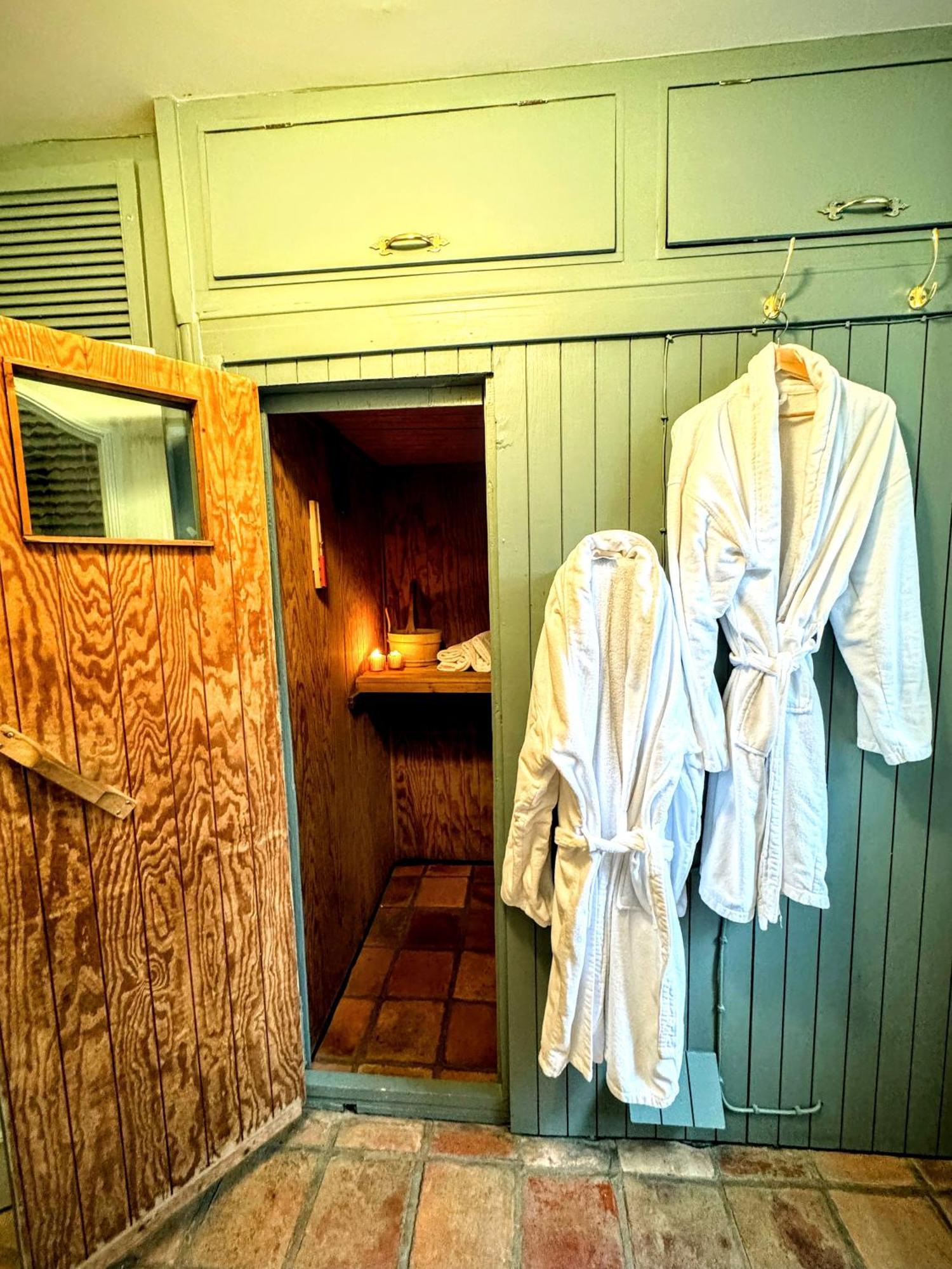 Clone Country House Aughrim Eksteriør bilde A traditional Japanese onsen